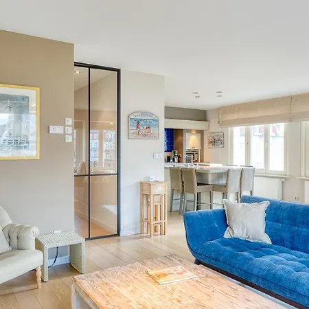 Stunning 3-bedroom With Panoramic View Apartment