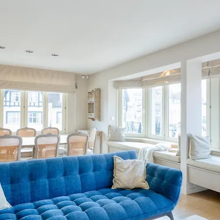 Stunning 3-bedroom With Panoramic View דירה *