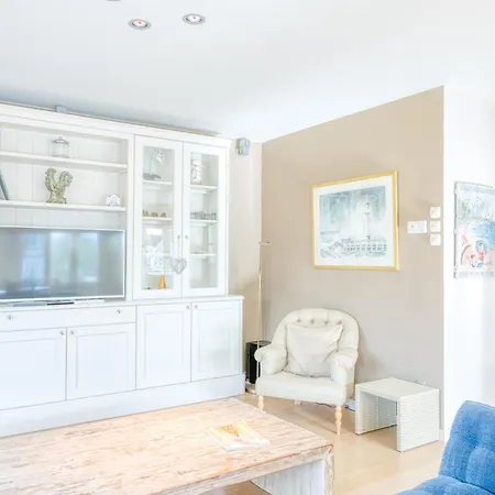 Stunning 3-bedroom With Panoramic View Apartment De Haan