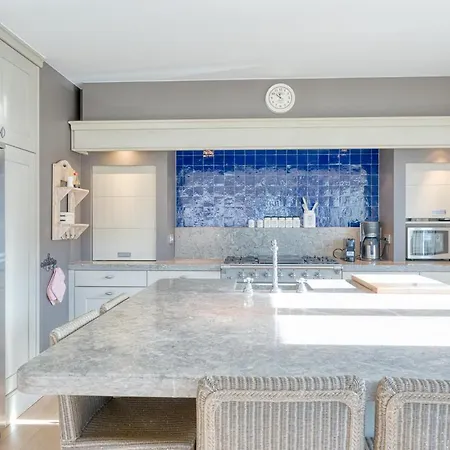 Stunning 3-bedroom With Panoramic View *