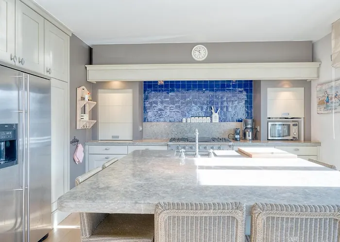 Stunning 3-bedroom With Panoramic View *